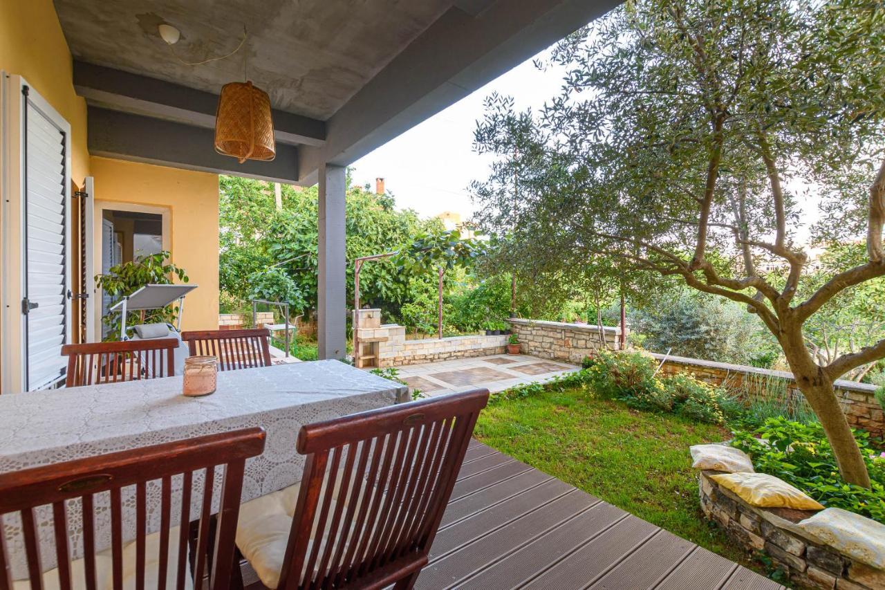 Apartment Macan, Beautiful Green Oasis Pula Exteriör bild